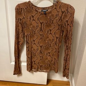 Brown snake top
